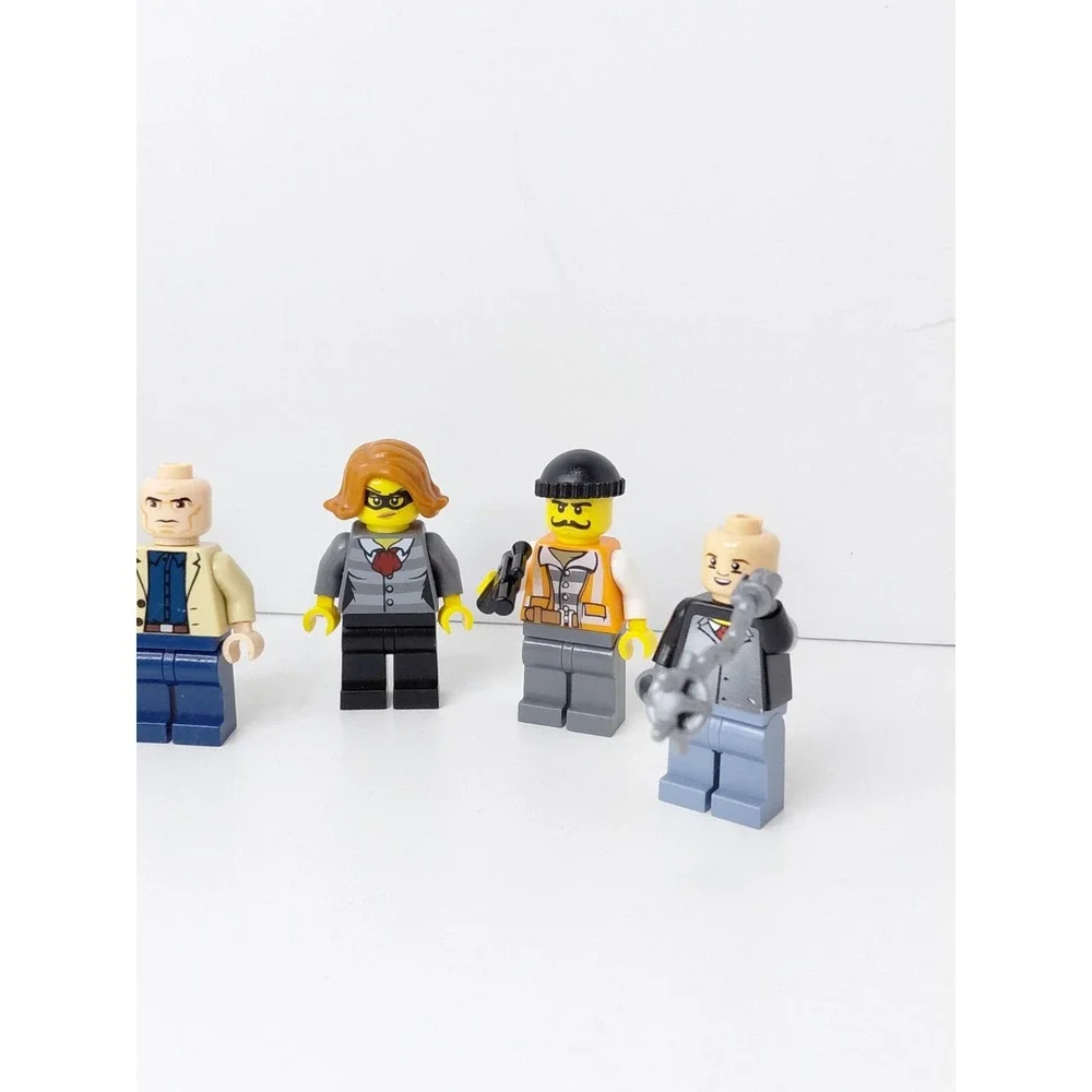 Lot‎ Of 8  Lego Mini Figures Classic Town City W/ Accessories